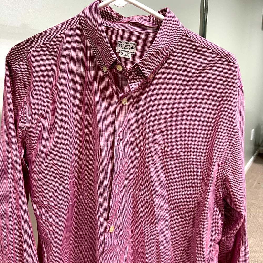 Barely worn Men’s JCREW dress shirt. Red/White Sizw Large